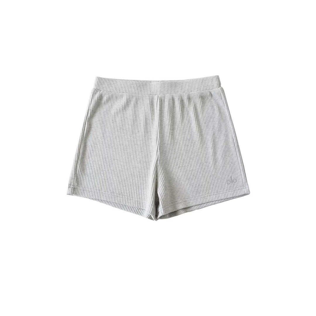 Dame funktionsshorts i moderne ribdesign med elastisk bund og praktiske sidelommer Stilla