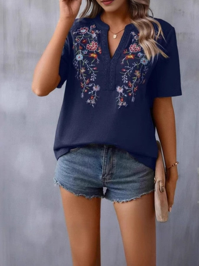 Damebluse med detaljeret blomsterbroderi Stilla