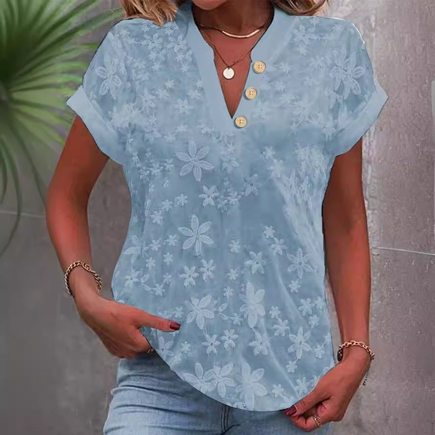 Damebluse med feminint blomsterbroderi-mønster Stilla