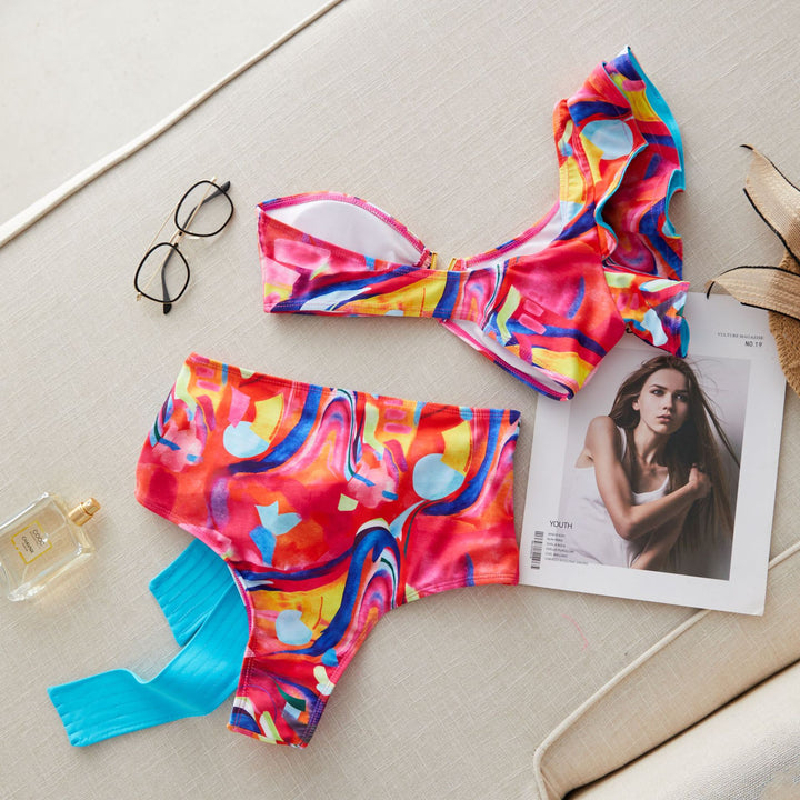 Dame bikini-sæt med elegant flæsekant og kontrasterende bånd Stilla