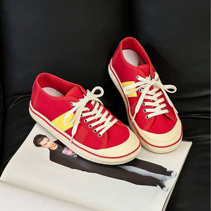 Dame mode Sneakers i sportsligt design med farvekontraster Stilla