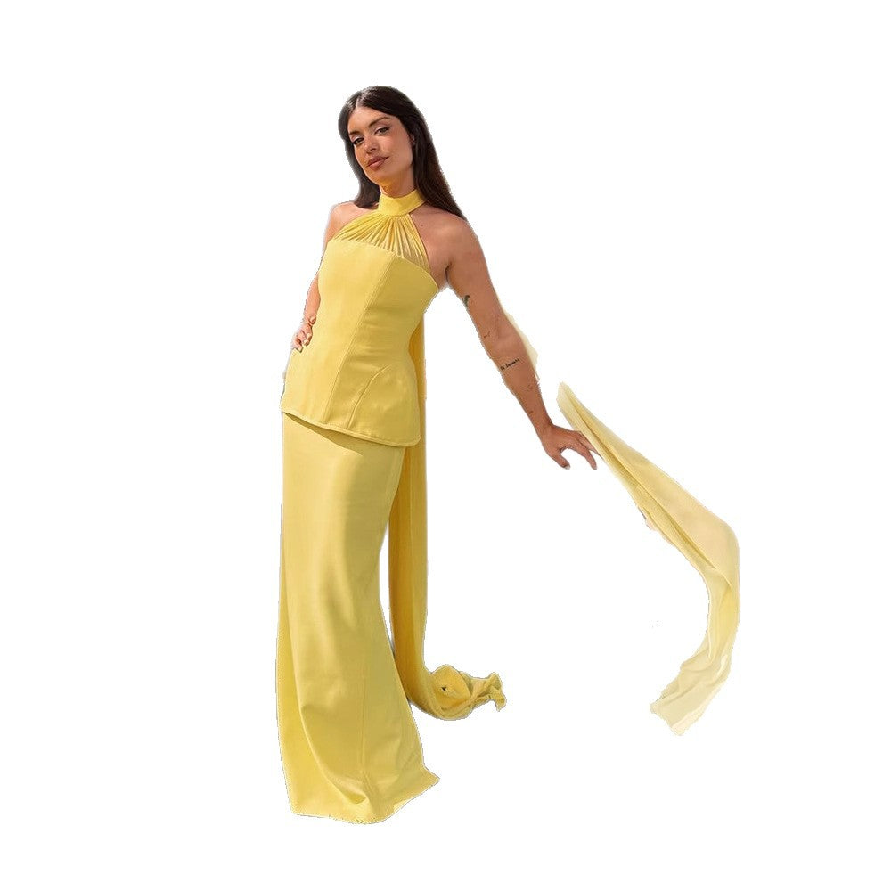 Dameviklekjole med elegant halterneck og flydende skirt Stilla