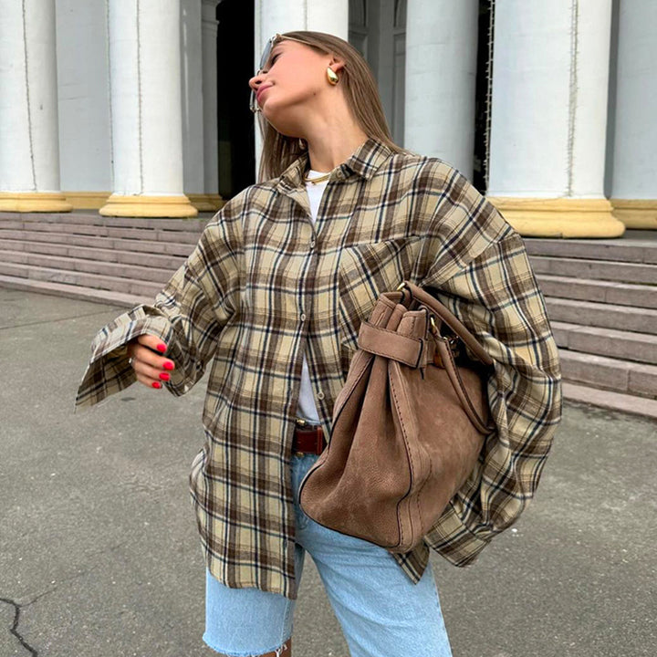 Dameternetternet skjorte i afslappet oversized stil Stilla