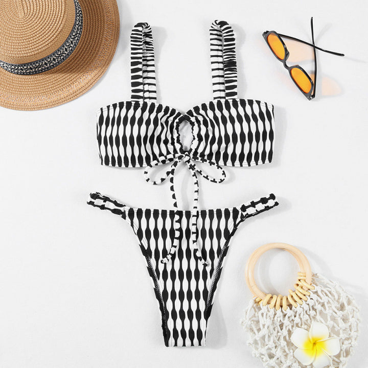 Dame triangel-bikini med moderigtigt indpakningsdesign og justerbare stropper Skovae