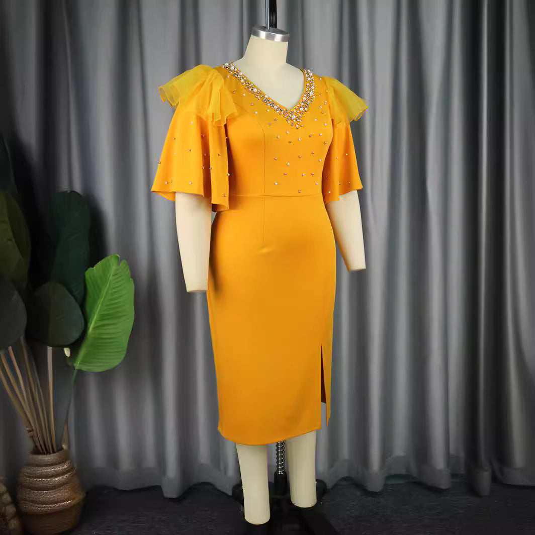 Dame elegant skinnende midi-kjole med flæse og glamourøse accenter