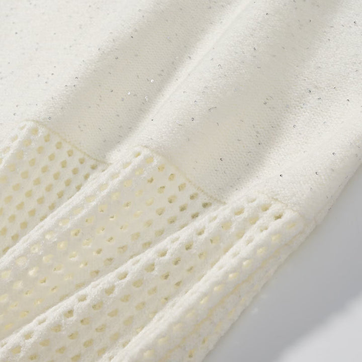 Kvinders strikkjole med moderne V-hals og elastisk talje
