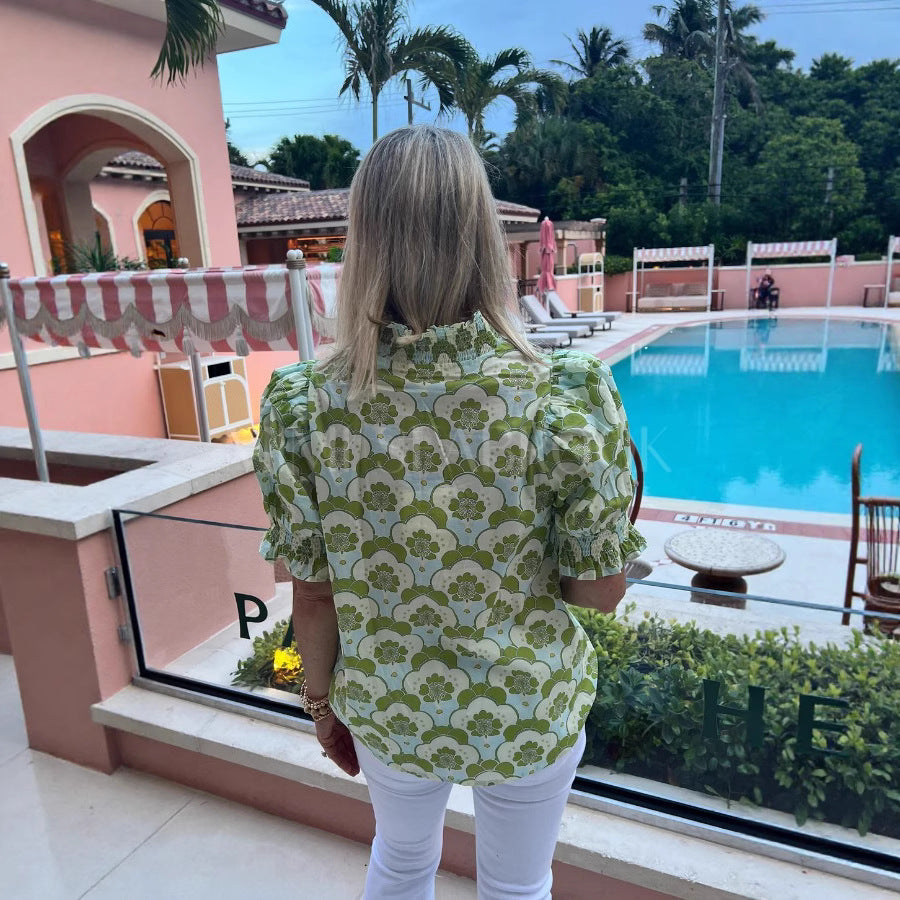 Damebluse med rynkedetaljer og blomstret print Stilla