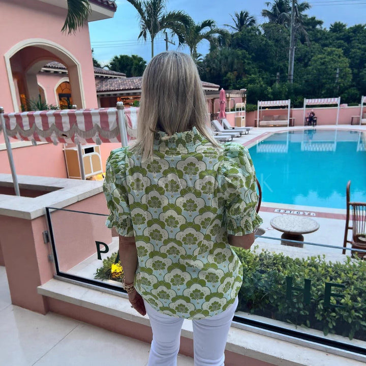 Damebluse med rynkedetaljer og blomstret print Stilla