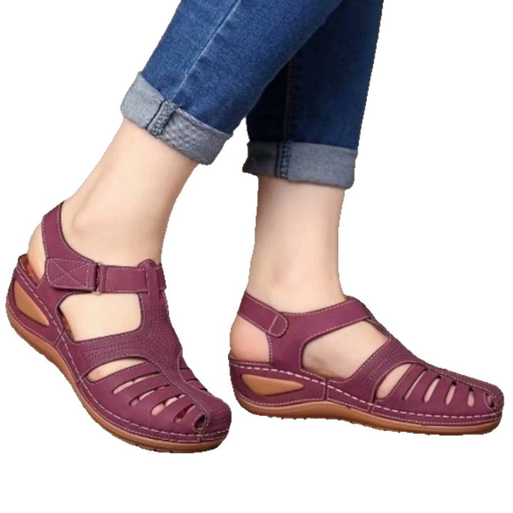 Dame nan lukkede Slingback-sandal med perforeret overdel, ergonomisk komfortfodsål og let kilehæl Skovae
