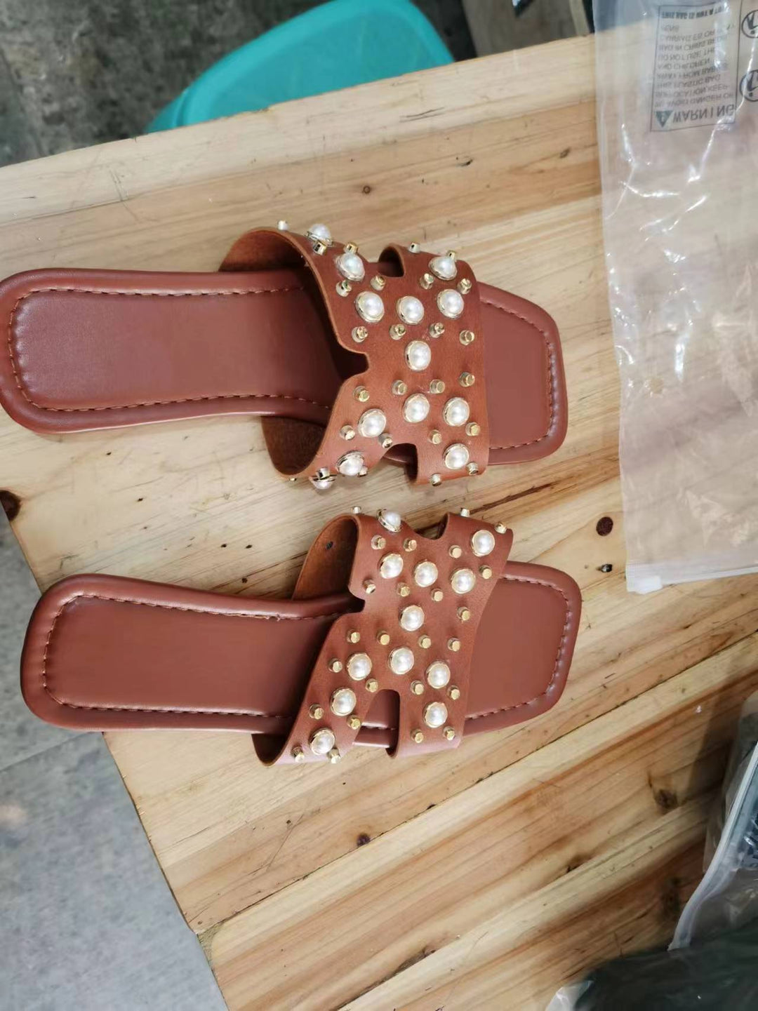 Dame elegante Slide-sandaler med perle- og nitte-detaljer Stilla