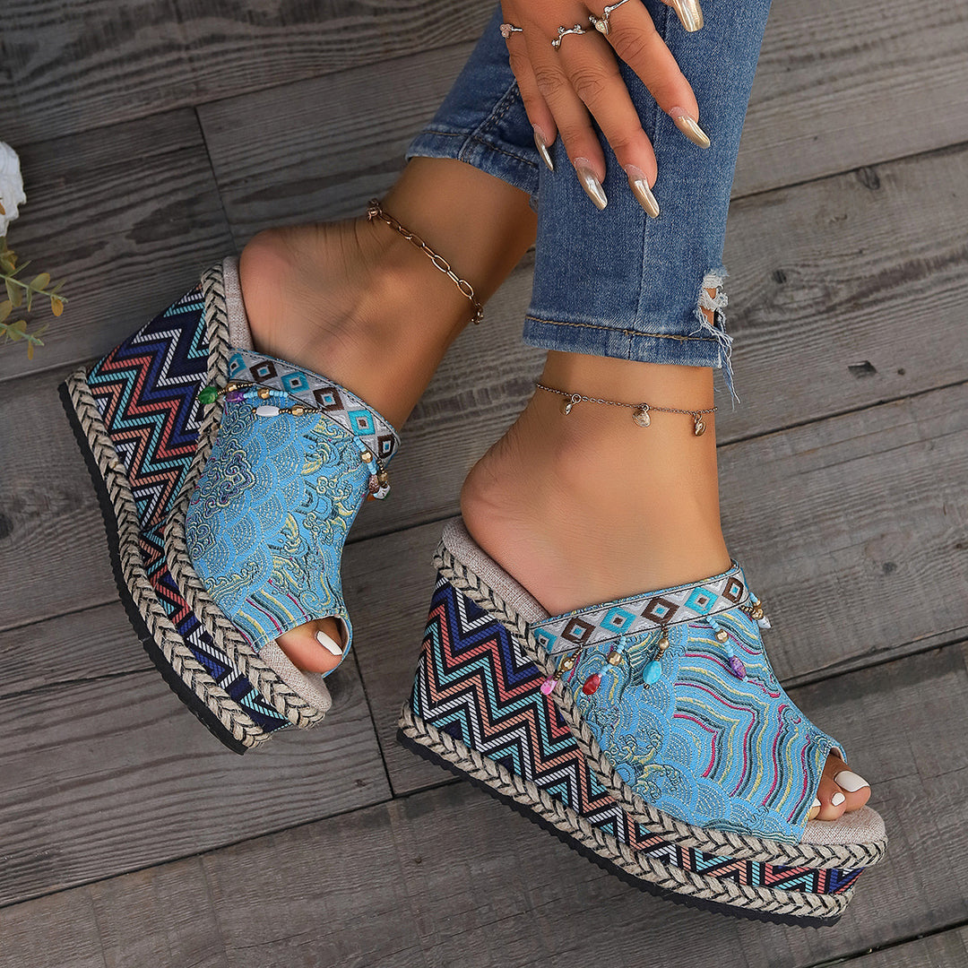 Dame Wedge-sandaler med farverigt etno-design og glitrende accenter Stilla