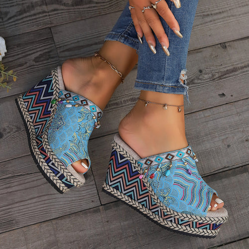 Dame Wedge-sandaler med farverigt etno-design og glitrende accenter Stilla