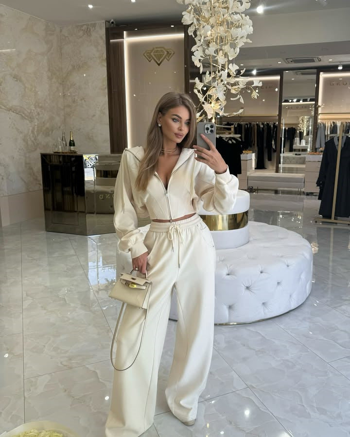 Dame Sports Suit Chic & Stylish