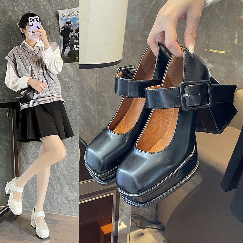 Dame Plateau-Pumps med justerbar rem og skridsikker sål Stilla