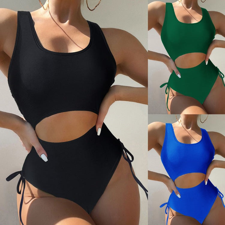 Dame one-piece badedragt med sideskæringsdetaljer Skovae
