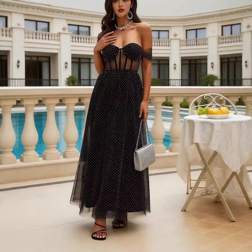 Kvinders elegante off-shoulder maxi kjole med gennemsigtige indlæg og prikmønster Skovae