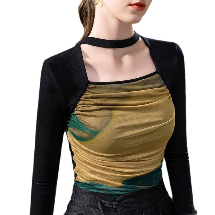 Dame top med innovativt draperingsdesign og elegant choker Stilla