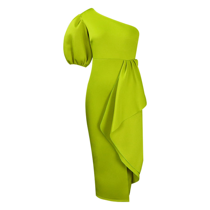 Dame asymmetrisk cocktailkjole med voluminøse puffærmer og draperingsdetaljer Stilla