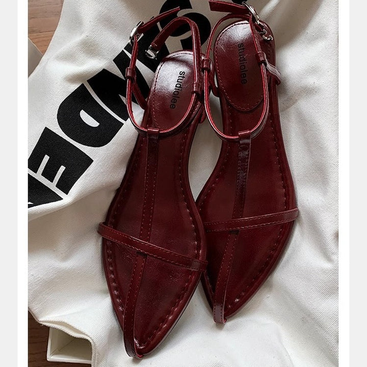 Dame elegante flade sandaler med justerbar rem og spidst design Stilla
