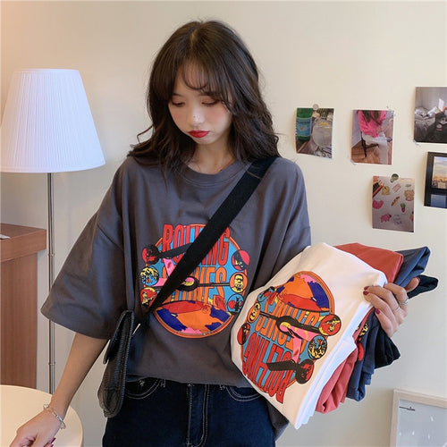 Dame Grafisk T-Shirt Kjole med Casual Snit og Moderne Design