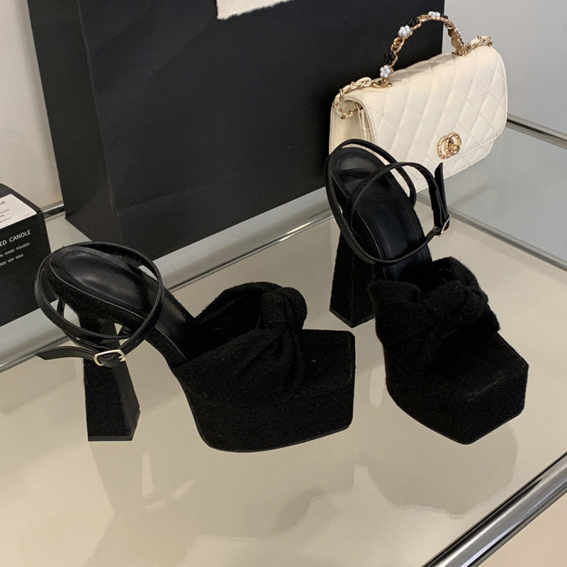 Dame Plateau-sandaler med elegant knudeudsmykning og blokhæl Stilla