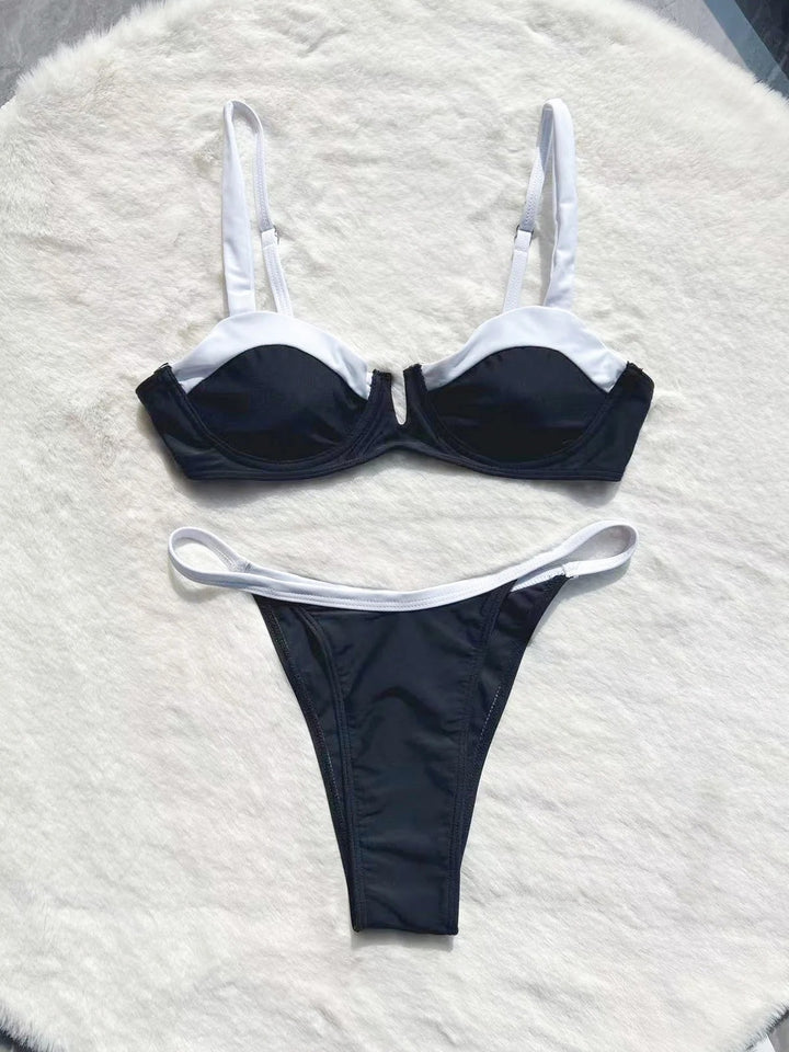 Dame Bikini sæt med moderigtigt bustier og dyb skæring Stilla