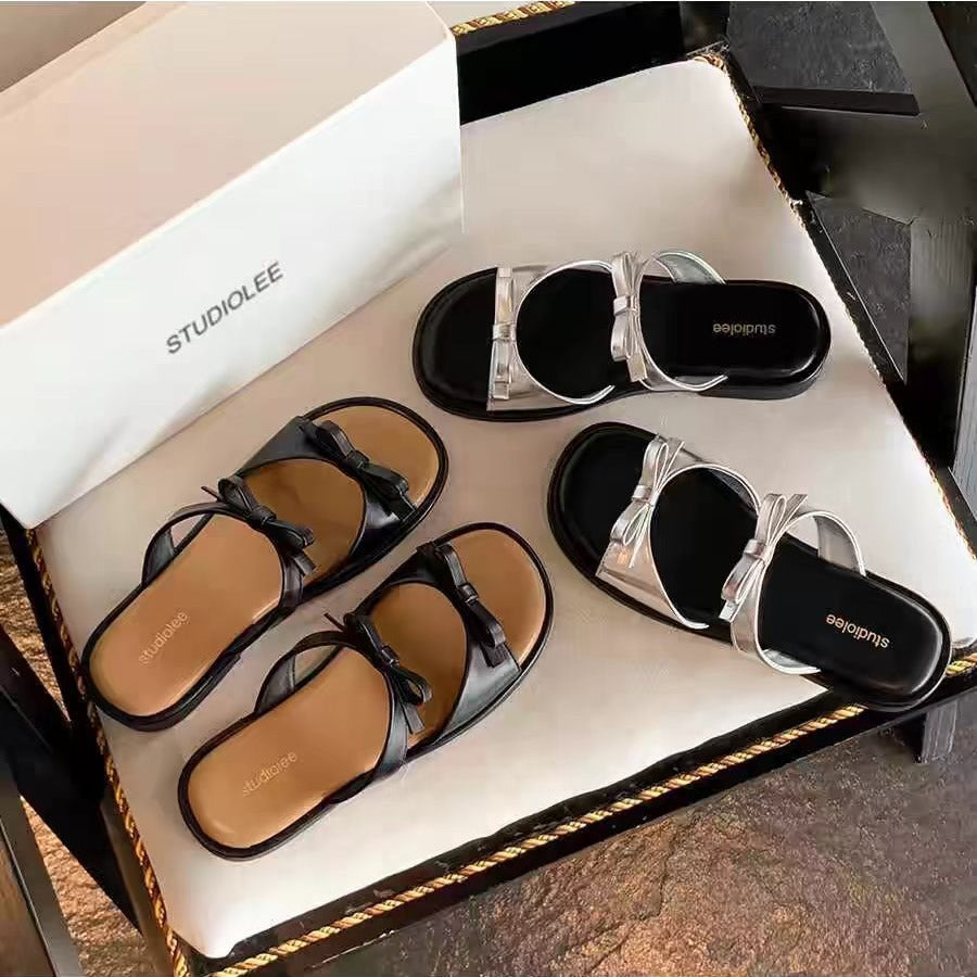 Dame komfortable badesandaler med fashionable stropper og elegant spænde design Stilla