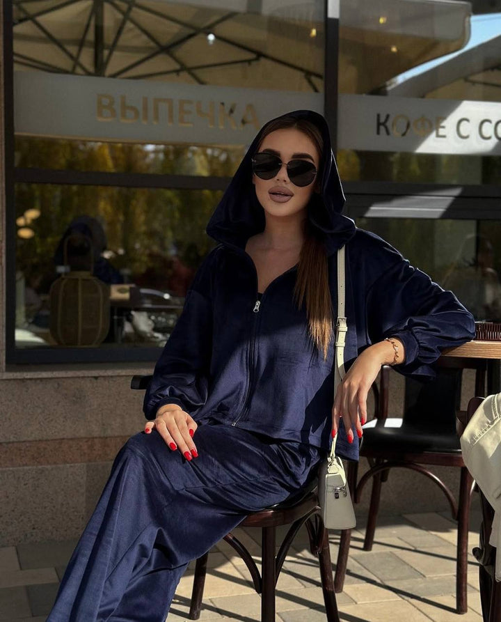 Kvinders stilfulde fløjl loungewear sæt med cropped top og behagelige bukser Skovae