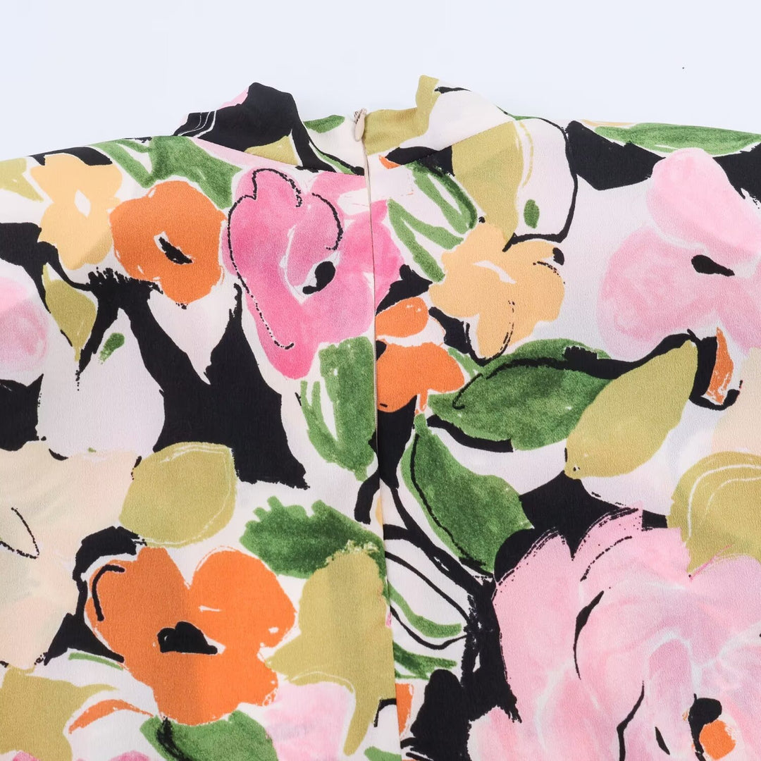 Damebluse med blomstermotiv og elegant knytning Skovae