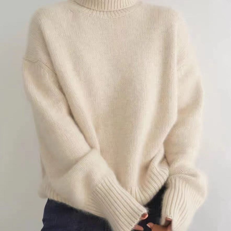 Kvinders hyggelige turtle neck sweater lavet af fin uld Stilla
