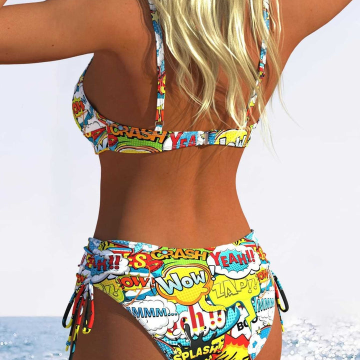 Dame bikini-sæt med legesyg comic-print og justerbare sidesnore Skovae