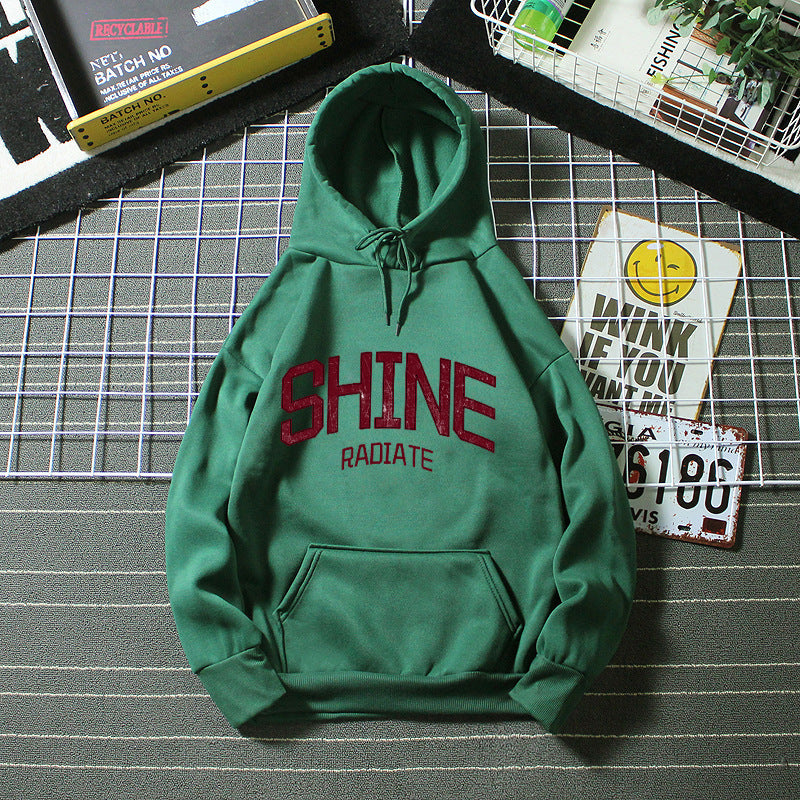Kvinders hættetrøje med iøjnefaldende bogstaver Skovae