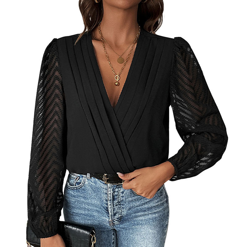 Dame wrapped blouse med fine plissé-detaljer og transparente ærmer Stilla