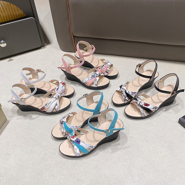 Dame wedge-sandaler med fasionabel remdesign og polstret fodseng Stilla