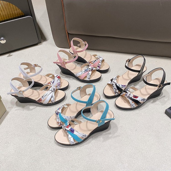 Dame wedge-sandaler med fasionabel remdesign og polstret fodseng Stilla