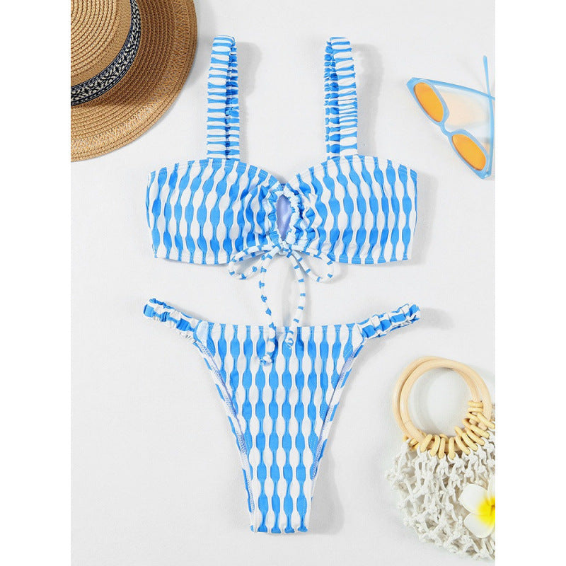 Dame triangel-bikini med moderigtigt indpakningsdesign og justerbare stropper Skovae