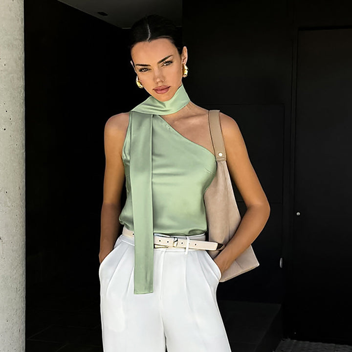 Dame asymmetrisk satin top med elegant sløjfedekoration Stilla