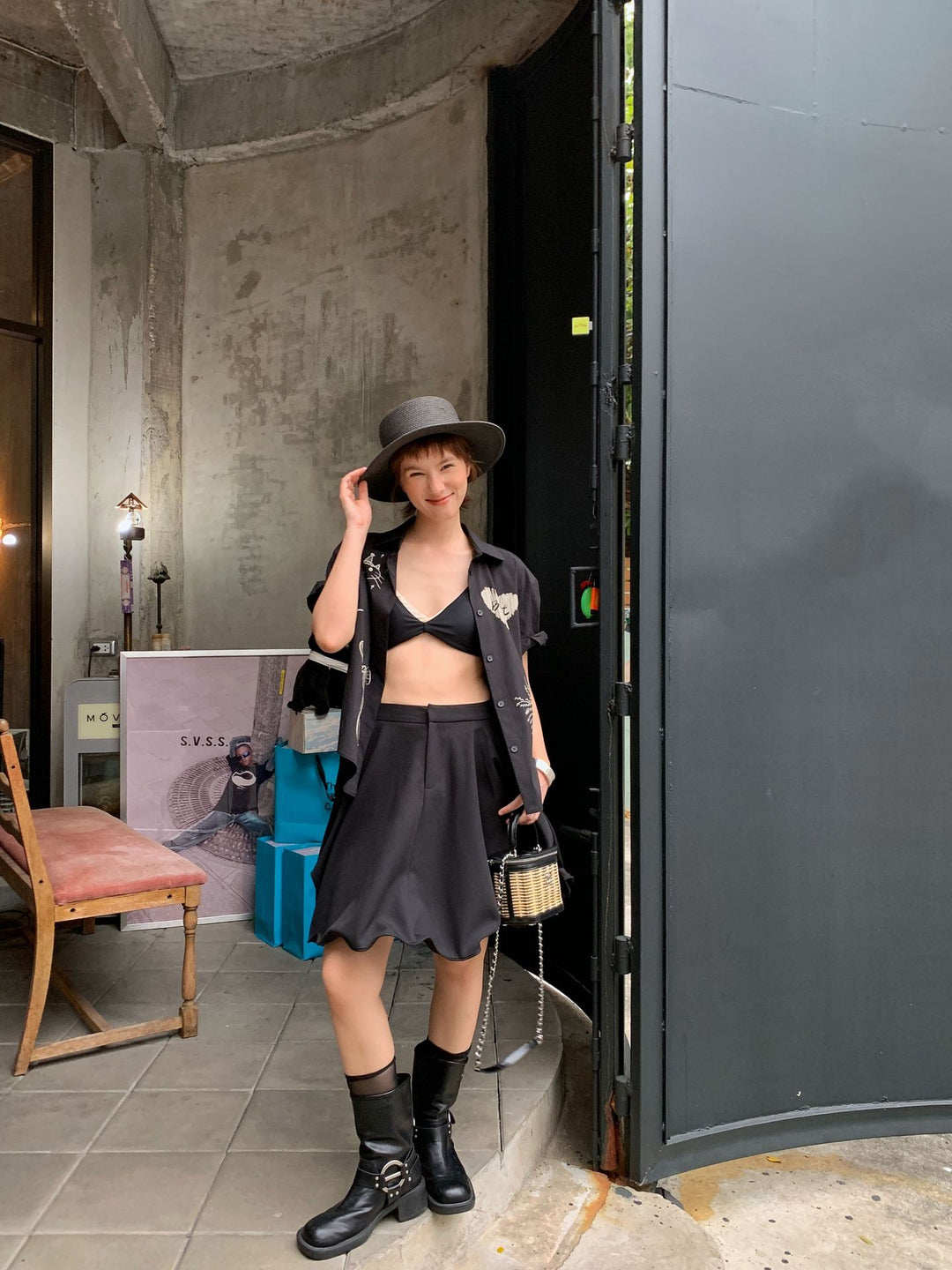 Dame crop-top med luksuriøs silketuch-detalje og elegant sømdesign Stilla