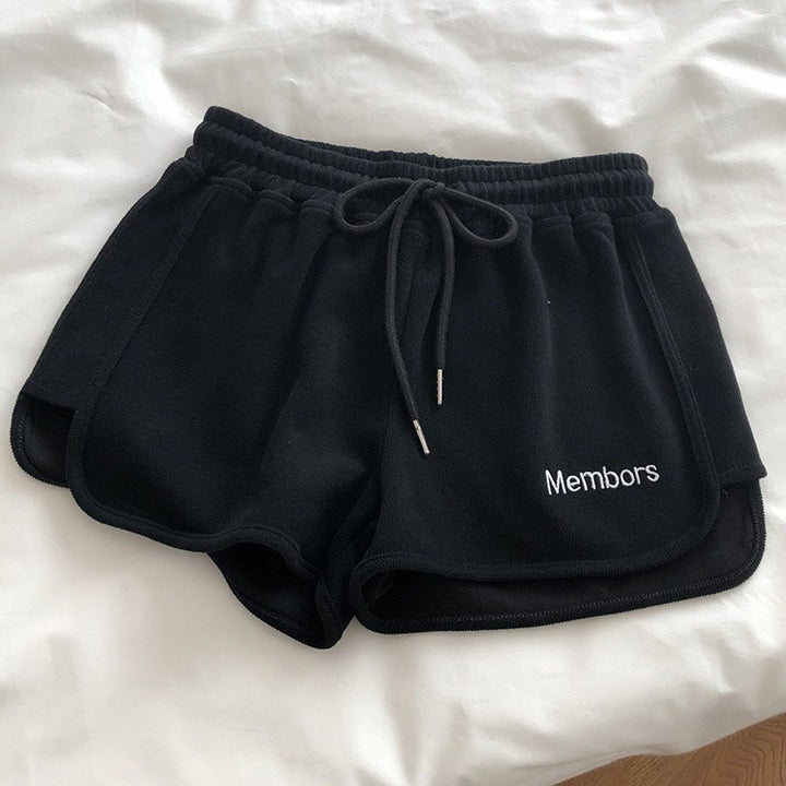 Femme Casual Højtskaffede Lounge-Shorts med broderet detalje Stilla