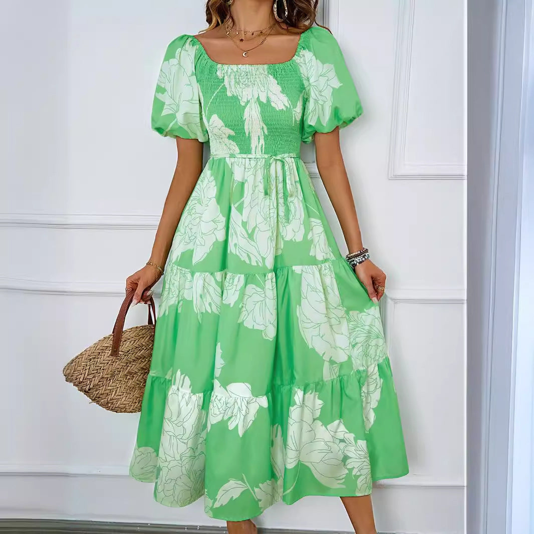 Dame sommerkjole med elegant puffærme-design og floralt mønster Stilla