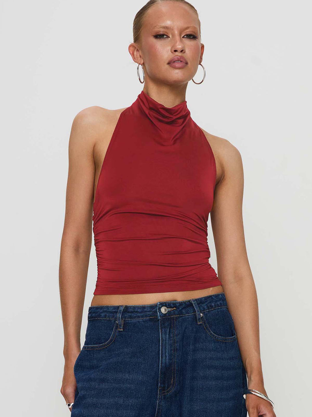 Dame afslappet crop-top med høj halsudskæring og dekorativ ruching Stilla