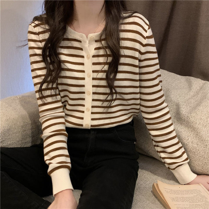 Dame Langærmet Strikket Sweater med Knaplukning Stilla