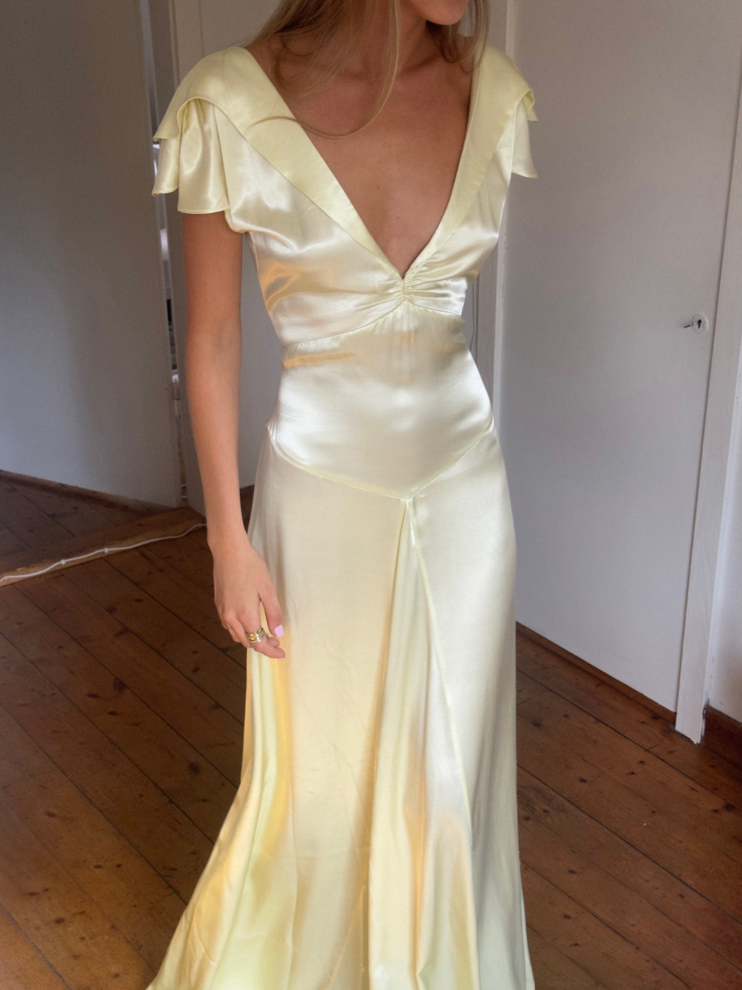 Dame Elegant og flydende Satin- jumpsuit Skovae