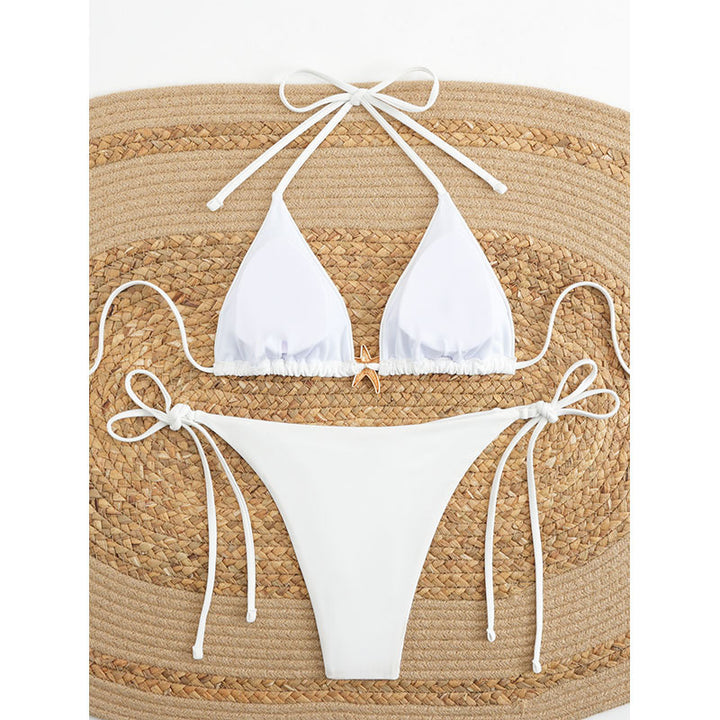Dame triangel-bikini med smalle stropper og dekorativ vedhæng Skovae