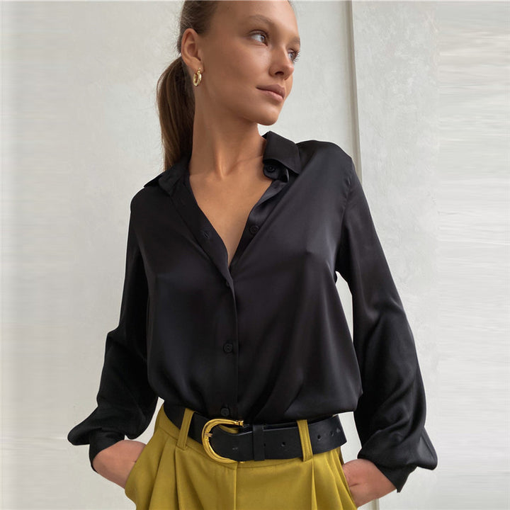 Damer elegant satin bluse med dyb V-hals Stilla