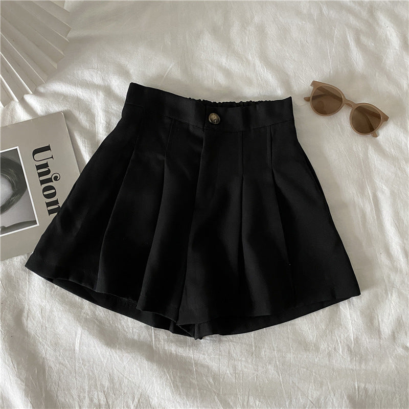 Kvinders elegante shorts med plisseringer og knapdetalje