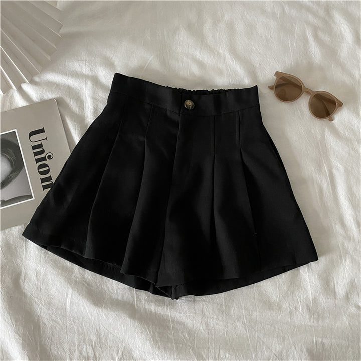 Kvinders elegante shorts med plisseringer og knapdetalje