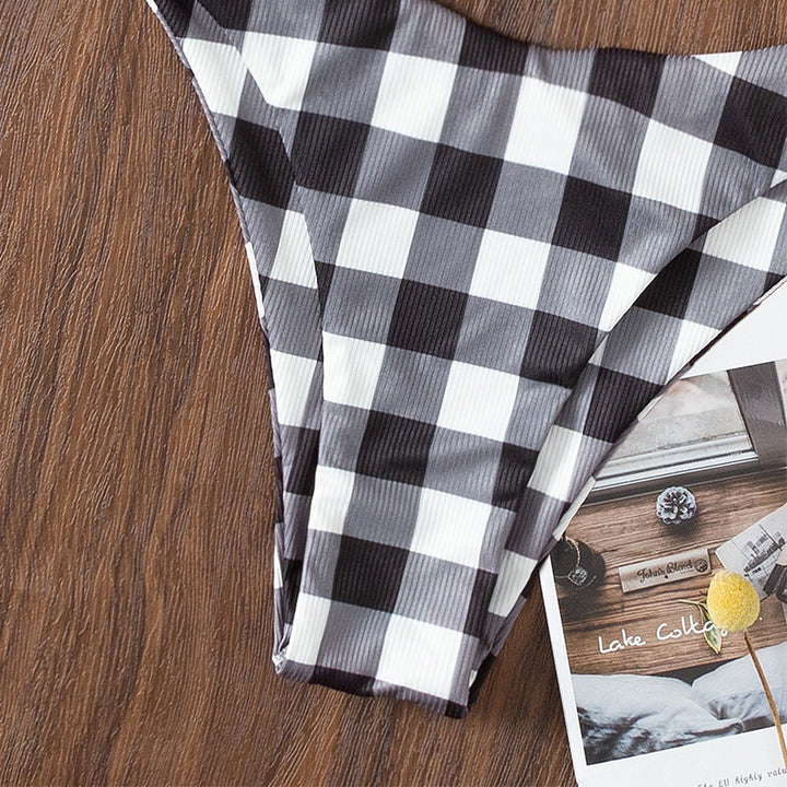 Dame bikinisæt med gingham-mønster og ruffles detaljer Stilla