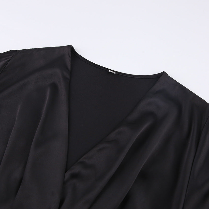 Dame omslag kjole med flæse detaljer og elegante lange ærmer Stilla