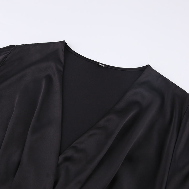 Dame omslag kjole med flæse detaljer og elegante lange ærmer Stilla